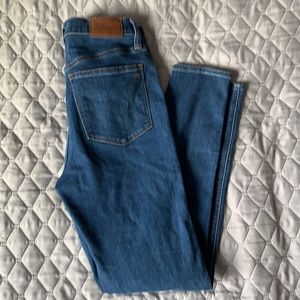 Madewell 10 inch rise roadtripper skinny jeans!  Size 27